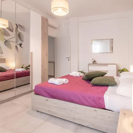 Appartement House Exclusive Near Metro A